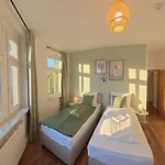 Apartament Grosse Mit 3 Schlafzimmern & 6 Boxspringbetten, Wlan, Smart Tv, Parkplatz, Waschmaschine & Trockner