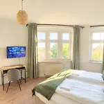 Grosse Mit 3 Schlafzimmern & 6 Boxspringbetten, Wlan, Smart Tv, Parkplatz, Waschmaschine & Trockner Apartament Magdeburg