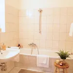 Grosse Mit 3 Schlafzimmern & 6 Boxspringbetten, Wlan, Smart Tv, Parkplatz, Waschmaschine & Trockner Apartament *