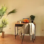 Apartament Grosse Mit 3 Schlafzimmern & 6 Boxspringbetten, Wlan, Smart Tv, Parkplatz, Waschmaschine & Trockner *