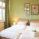 Grosse Mit 3 Schlafzimmern & 6 Boxspringbetten, Wlan, Smart Tv, Parkplatz, Waschmaschine & Trockner *