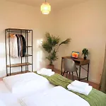 Apartament Grosse Mit 3 Schlafzimmern & 6 Boxspringbetten, Wlan, Smart Tv, Parkplatz, Waschmaschine & Trockner