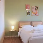 Apartament Grosse Mit 3 Schlafzimmern & 6 Boxspringbetten, Wlan, Smart Tv, Parkplatz, Waschmaschine & Trockner *