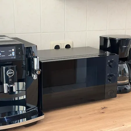 Grosse Mit 3 Schlafzimmern & 6 Boxspringbetten, Wlan, Smart Tv, Parkplatz, Waschmaschine & Trockner Magdeburg