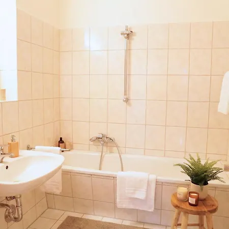 Große Mit 3 Schlafzimmern&6 Boxspringbetten, Wlan, Smart Tv, Parkplatz, Waschmaschine&trockner Apartment *