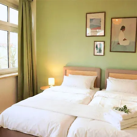 Grosse Mit 3 Schlafzimmern & 6 Boxspringbetten, Wlan, Smart Tv, Parkplatz, Waschmaschine & Trockner *