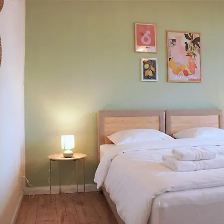 아파트 Grosse Mit 3 Schlafzimmern & 6 Boxspringbetten, Wlan, Smart Tv, Parkplatz, Waschmaschine & Trockner *