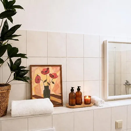 Apartment Grosse Mit 3 Schlafzimmern & 6 Boxspringbetten, Wlan, Smart Tv, Parkplatz, Waschmaschine & Trockner