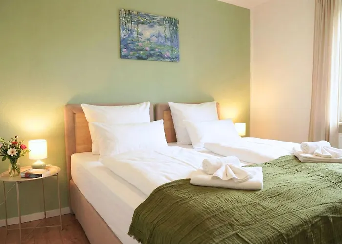 Große Mit 3 Schlafzimmern&6 Boxspringbetten, Wlan, Smart Tv, Parkplatz, Waschmaschine&trockner * Magdeburg