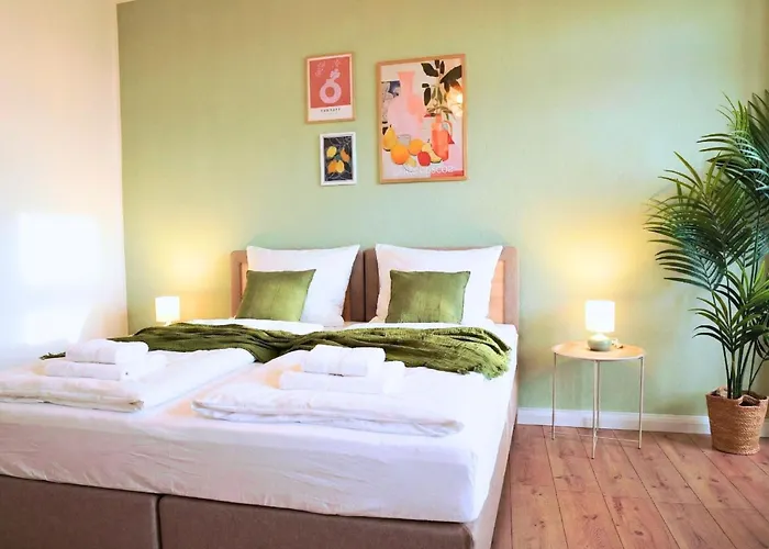 Große Mit 3 Schlafzimmern&6 Boxspringbetten, Wlan, Smart Tv, Parkplatz, Waschmaschine&trockner Apartment Magdeburg