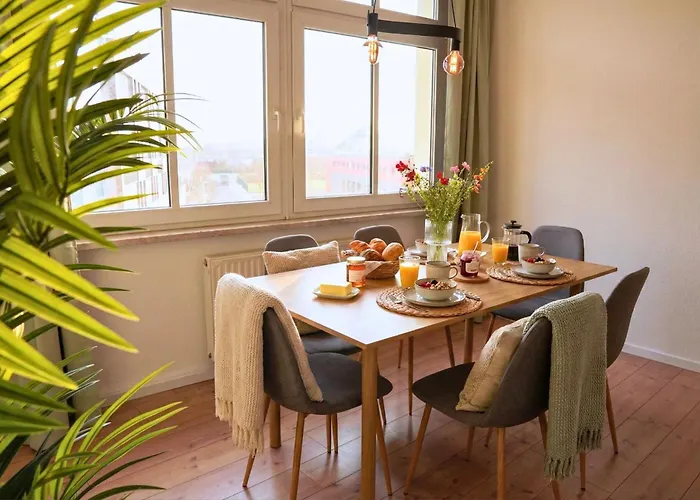 Große Mit 3 Schlafzimmern&6 Boxspringbetten, Wlan, Smart Tv, Parkplatz, Waschmaschine&trockner Magdeburg